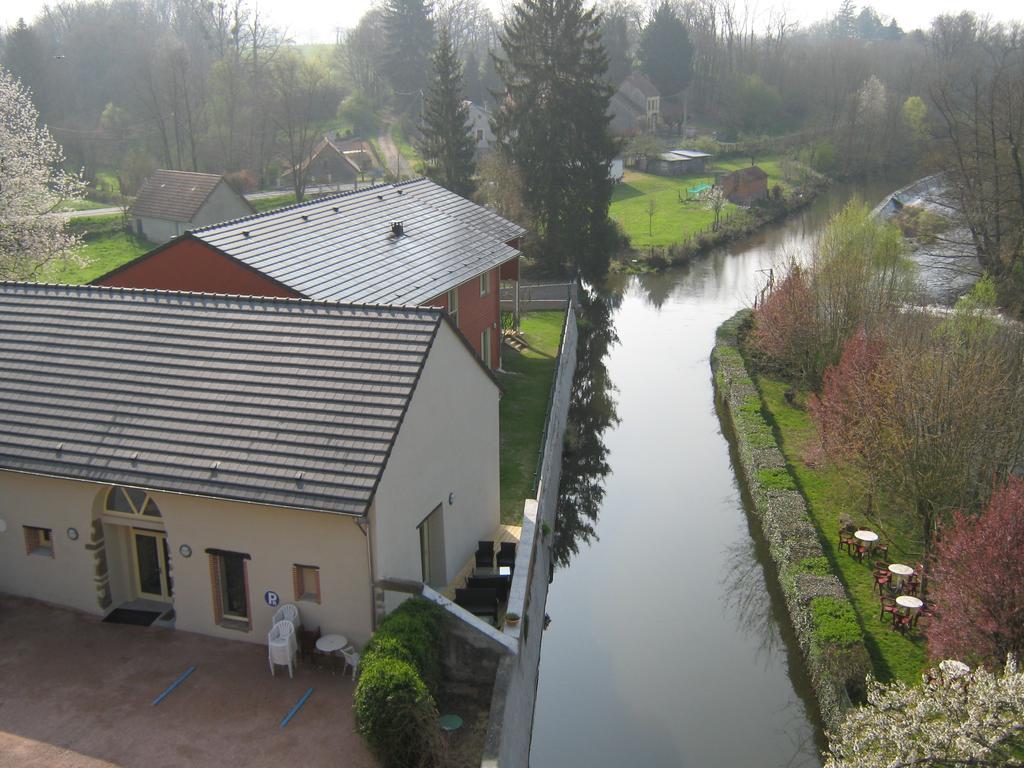 Auberge Du Moulin Marin Lapalisse Bagian luar foto